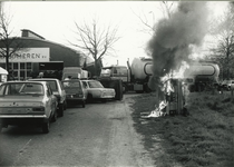 231636 Kettingbotsing nabij en tankwagen op de kanaaldijk bij Artola (Aluminium fabriek)., 19-04-1988