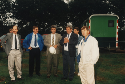 231753 Van rechts naar links; Jan Hendrikx (wethouder), Gerard Lomans (sportambtenaar), Wim Deenen (wethouder), 1987