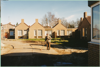 231803 Zorgcentrum Peeljuweel, met in het midden Nard van Houts, 2-1990