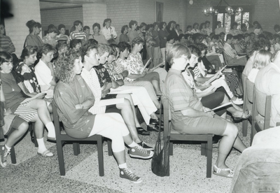 232199 Publieke tribune tijdens de raadsvergadering, 6-1992