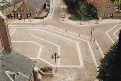 232233 Panorama van het Kerkplein gezien vanuit de kerktoren. Met links boven Herbergh De Coeckepanne, 07-1992