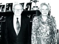 232494 Hendrik Hendriks en Drina Bosch ter gelegenheid van het vieren van hun 50 jarige Gouden bruiloft, 2-1993