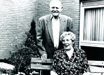 232573 Thieu van Bogget en Maria Verhagen vieren hun Diamanten bruiloft (60 jaar), 7-1993