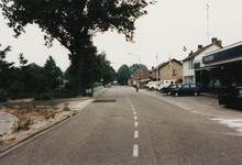 233008 Nieuwendijk: vlnr R.K. Parochiekerkhof, Cafè `t Eind , Bakkerij Kuijpers, cafè Jan van de Laar, garage Rob ...