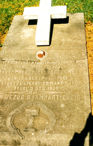 233608 Grafzerk van het graf van Pastoor Offermans in Lierop, 1960-1970