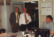 233931 Dollen in de kantine van de Diepsteeckel met v.l.n.r. Gerard Lommen Antoon Wijnen en Wim van den Boscvh, 16-05-1997