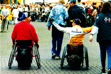 234351 Finish van 2 rolstoelers bij de 35ste Kennedymars, 7-1998