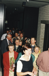 234601 Inwoners van Someren in de rij om afscheid te nemen van burgemeester Vos, 6-1999