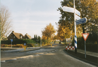 234950 Kruispunt, van Loovebaan met Kerkendijk en Hooghoef. foto genomen vanuit Kerkendijk en kijkend links richting ...