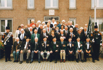 235484 I.K.V. Veteranen Someren ter gelegenheid van 60 jaren bevrijding van Nederland : met 9 Wethouder Ton Kusters, 15 ...
