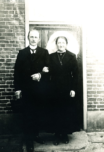 236110 Johannes H. Peeters en Petronella Wijnen ter gelegenheid van hun wettelijk huwelijk 13-08-1919., 13-08-1919