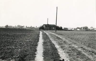 236159 Kerkweg : in het midden op nr. 5a een voormalig Duits wehrmachtshuisje en geheel rechts Kerkweg 7, 08-09-1960