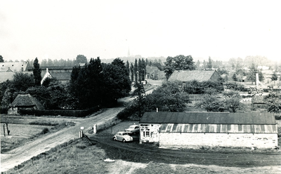 236386 Panorama van de Schoolstraat: genomen vanaf de Standerdmolen, in de richting van Sluis XI, 08-06-1961