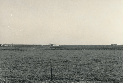 236840 Agrarische omgeving: gezien vanaf de Hugterweg in de richting van de Molenbrugweg, 1965