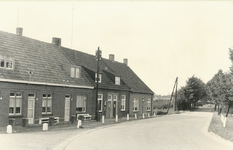 236903 Sluisstraat gezien vanaf sluis XII en in de richting van 't Eind, 15-9-1965