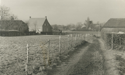 237612 Molenstraat, Kerkpad langs Pad kinderen van de Zanden, foto genomen richting Molenstraat, 29-01-1955 - 05-02-1955