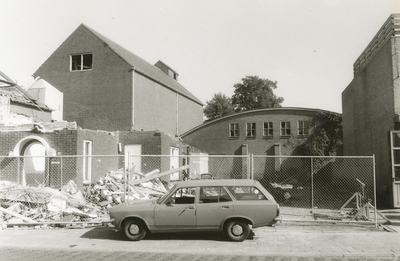 238077 Sloop kantoor gedeelte aan de Postelstraat., 9-1980