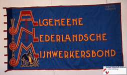 13 Vlag van ALGEMEENE NEDERLANDSCHE MIJNWERKERSBOND OPGERICHT uit PLAATS (niet benoemd)Datering 1919