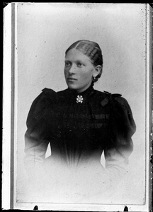 101 Portretfoto; vrouw, circa 1905