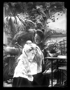 112 Portretfoto; moeder; baby, circa 1905
