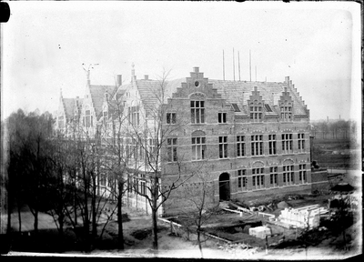 147 Ambachtsschool; Sint Maartenslaan/hoek Turennestraat; eindfase nieuwbouw, 1911