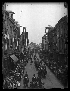 24 Intocht; koninklijk paar; bezoek; Maastricht; Maastrichter Brugstraat, 15-07-1903
