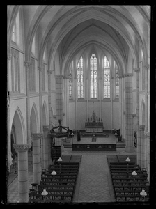 28 Sint-Nicolaaskerk; Meijel; interieur; middenschip; preekstoel; hoofdaltaar; communiebank, 24-08-1904