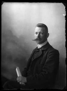 46 Portretfoto; man, circa 1905