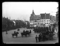 5 Militaire defilé; Markt; stadhuis, 24-09-1901