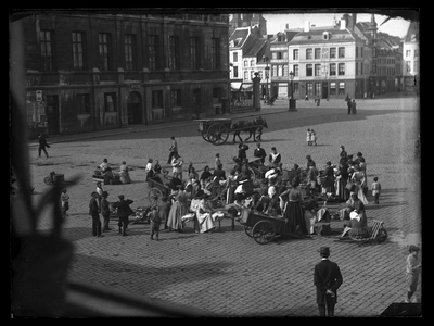 63 Markt; marktdag; marktvrouwen; karen, circa 1900