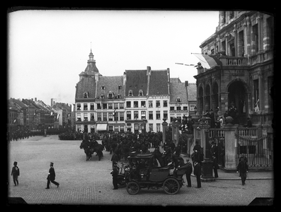 7 Militaire defilé; Markt; stadhuis, 24-09-1901
