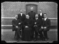 80 Groepsfoto; bestuur; jongenspatronaat Sint Mathias, circa 1905