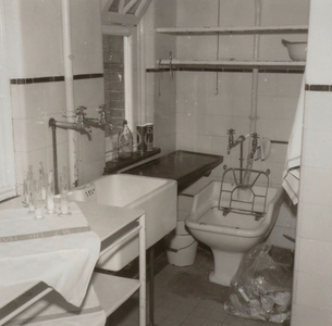 3430 wastafel; slob; afval; sanitaire voorzieningen, 1966