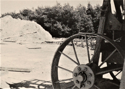 3567 wiel; betonmolen; berg grond, 1966
