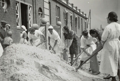 3603 scheppende vroedvrouwen; berg zand; complex, 1939-09