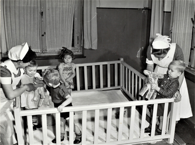 3741 verpleegkundigen; box; peuters, 1953