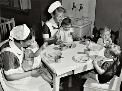 3742 verpleegkundigen; eten; peuters, 1953