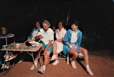 3814 reünie; oud-studenten; tennis, 1990