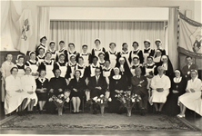 4137 verloskundigen; directie; personeelsleden, 1958-05-08