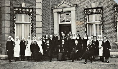 4153 personeelsleden; bestuur; bisschop, 1929