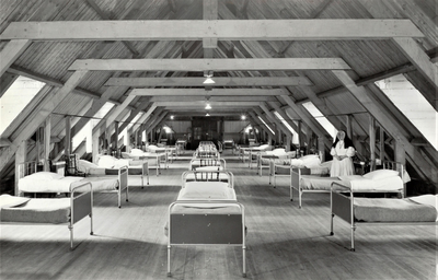 4263 bedden; slaapzaal; zuster; Doorgangshuis, 1953