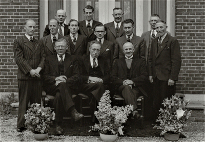 4342 groep werknemers; mannen; buiten; jubilarissen, 1948-06-01