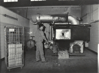 4433 technische dienst; verbrandingsoven, circa 1985