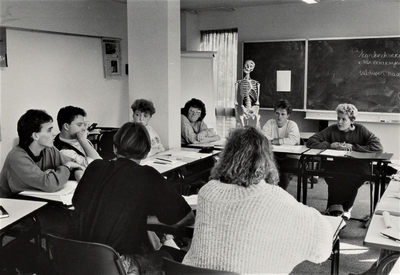 4435 klaslokaal; studenten, 1993