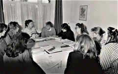 4436 werkoverleg; studenten, circa 1982