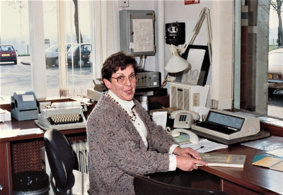 4452 receptie; secretaresse, circa 1987
