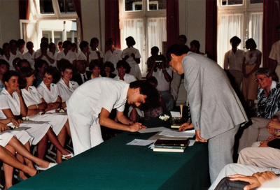 4459 ondertekening; diploma; geslaagde; verloskundige, 1985