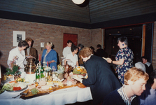 4683 tafel; koud buffet; directrice; verloskundigen; verloskundigen in opleiding, circa 1987