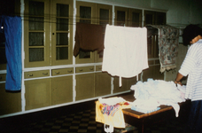 4690 washok; waslijnen; tafel; vouwwas, circa 1987