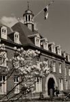 4769 prentbriefkaart; hoofdingang; gebouwen; school, circa 1953